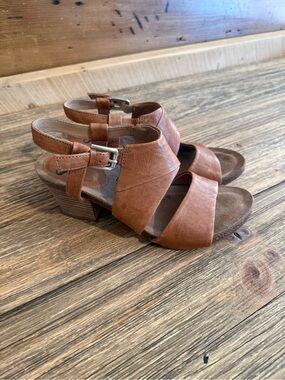Women’s Soffit Brown Leather Mid-Heel Sandals